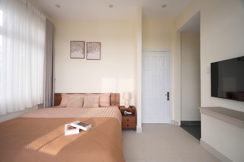 Villa có sân cỏ xanh mát - 5 phòng ngủ đơn - đầy đủ tiện nghi