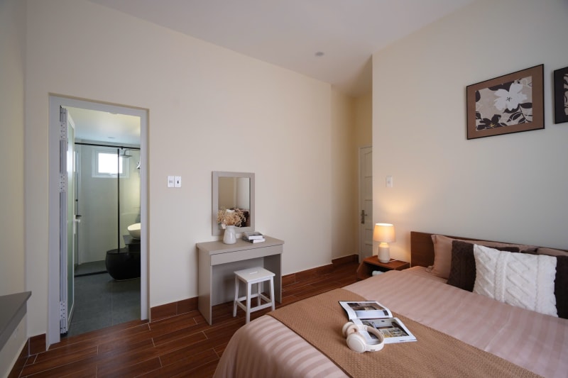 Villa có sân cỏ xanh mát - 5 phòng ngủ đơn - đầy đủ tiện nghi