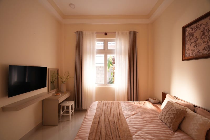 Villa có sân cỏ xanh mát - 5 phòng ngủ đơn - đầy đủ tiện nghi