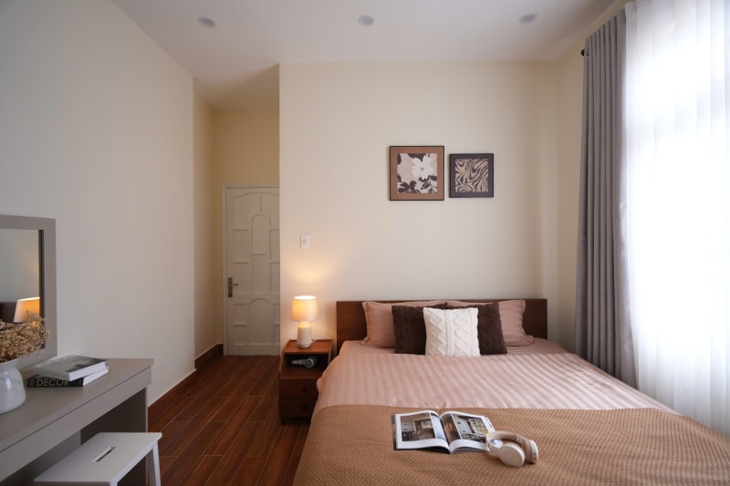 Villa có sân cỏ xanh mát - 5 phòng ngủ đơn - đầy đủ tiện nghi