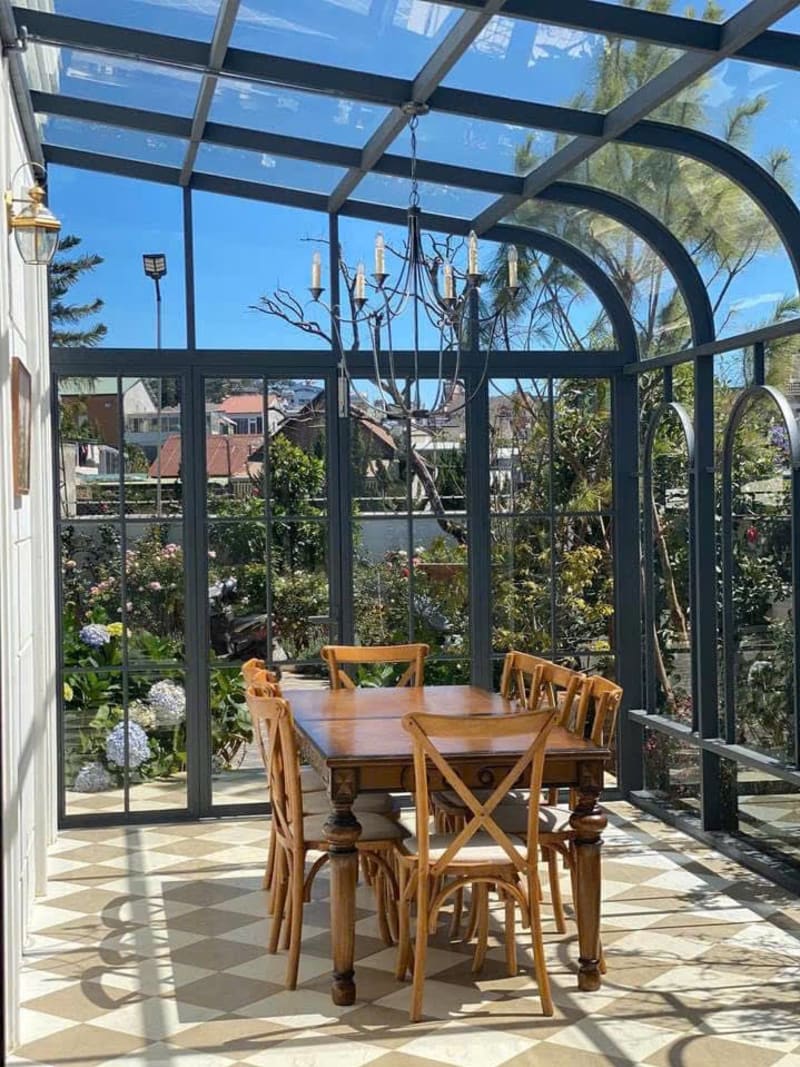 Villa bán cổ điển - máy lạnh riêng mỗi phòng (V-17)