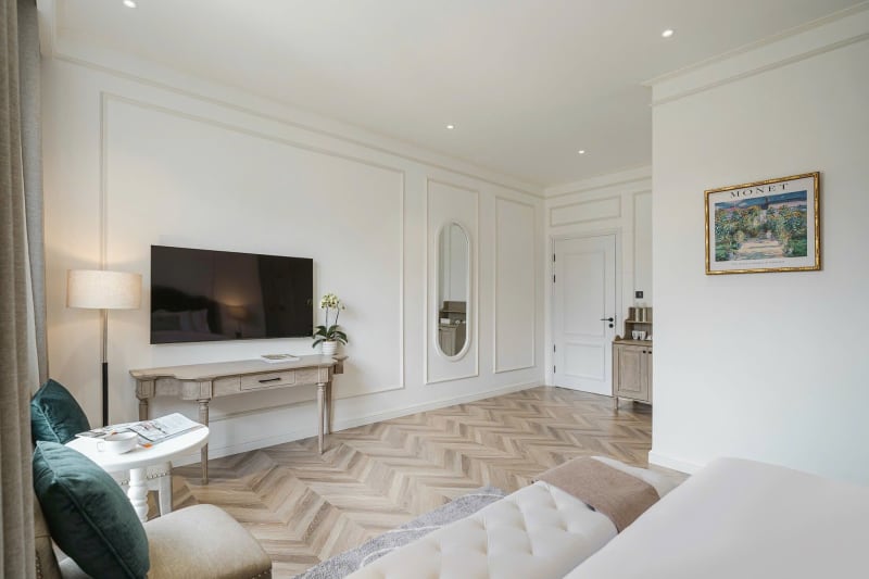 Villa bán cổ điển - máy lạnh riêng mỗi phòng (V-17)