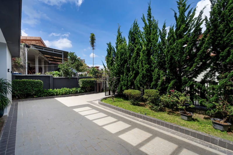Villa với sân vườn rộng rãi - tiện nghi