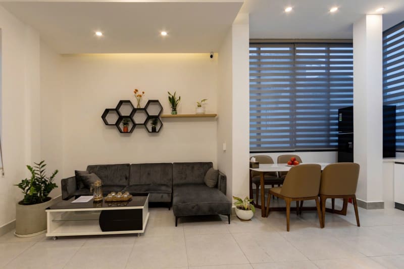 Villa hiện đại với bồn tắm săn mây hiện đại tiện nghi