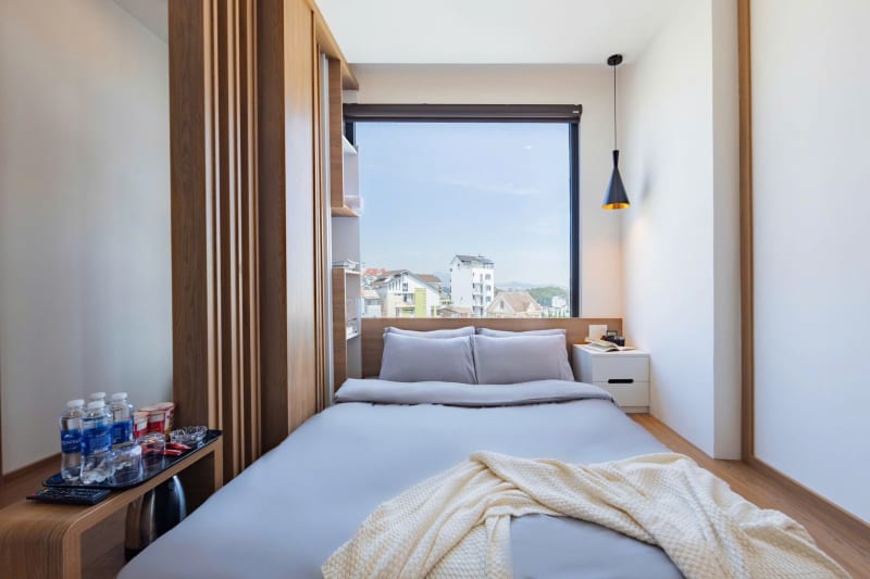 Villa hiện đại với bồn tắm săn mây hiện đại tiện nghi
