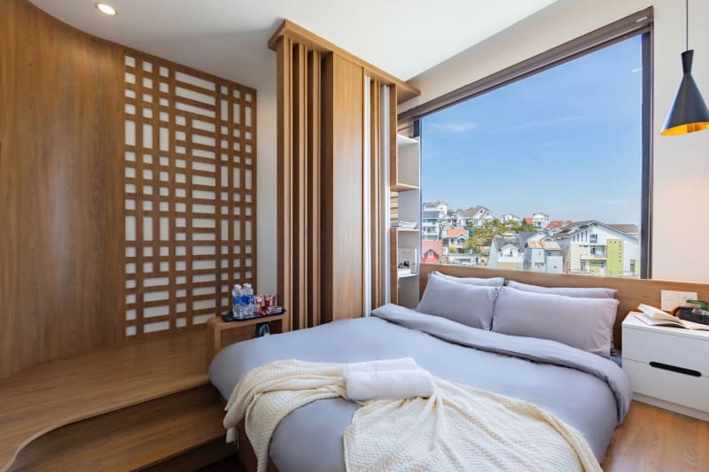 Villa hiện đại với bồn tắm săn mây hiện đại tiện nghi