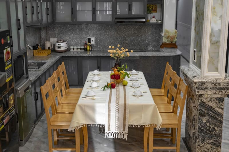 Villa mới xây - giá rẻ - ngay trung tâm (V-30)