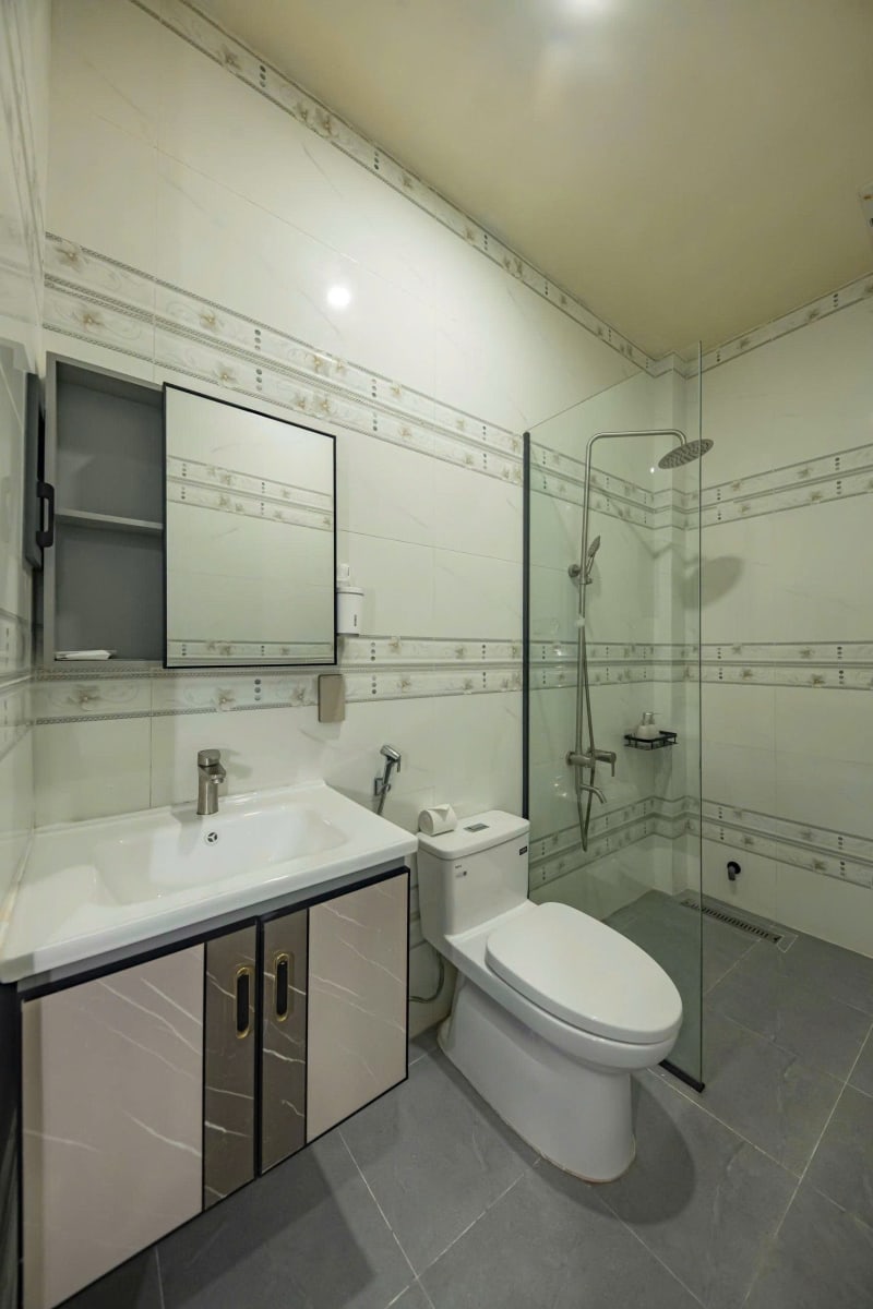 Villa mới xây - giá rẻ - ngay trung tâm (V-30)