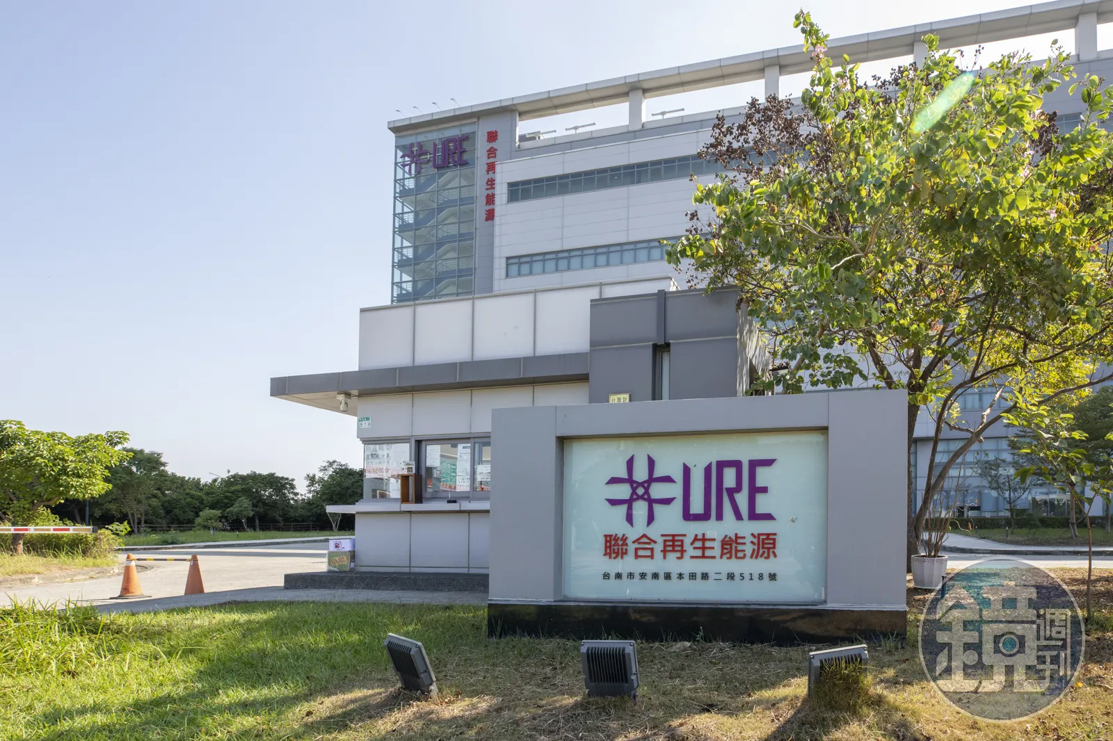 台股跌 500 點，太陽能卻全面噴發！太空 AI 資料中心成真？雲飛揭秘「鈣鈦礦」為何讓聯合再生 50 萬張排隊搶？