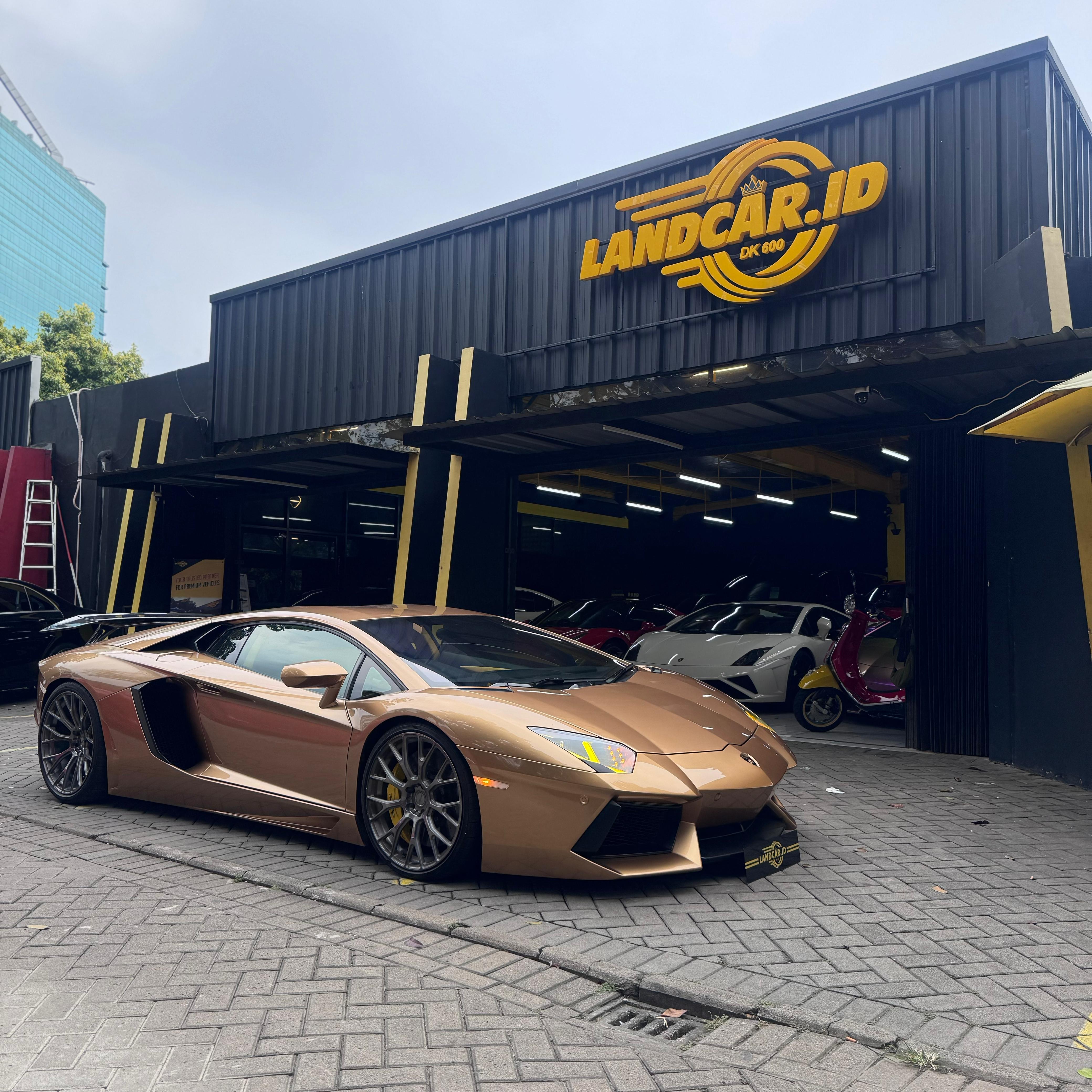 Lamborghini Aventador LP700-4 Oro Elios (Gold) 
