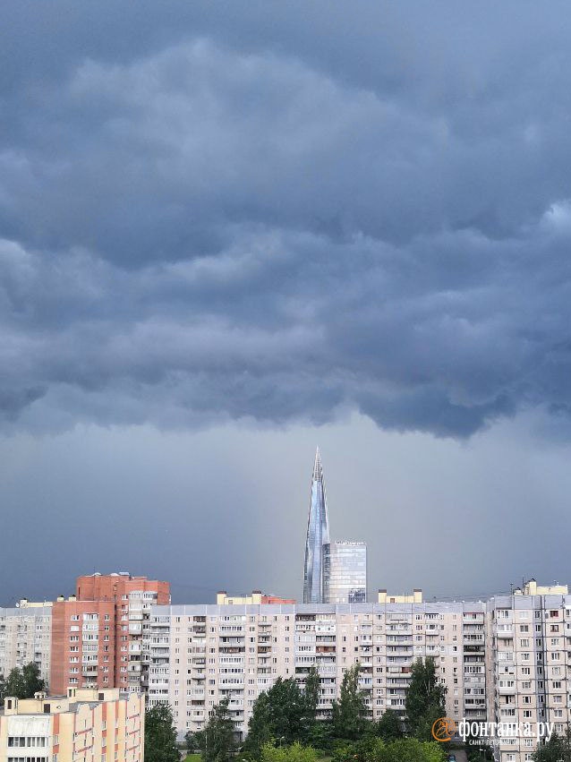 Дождь 6 июля 2024. Ураган в Санкт Петербурге. Санкт-Петербург ливень. Гроза в Санкт-Петербурге. Гроза в Питере.