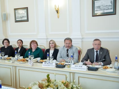 Александр Бельский встретился с социальными кураторами семей участников СВО