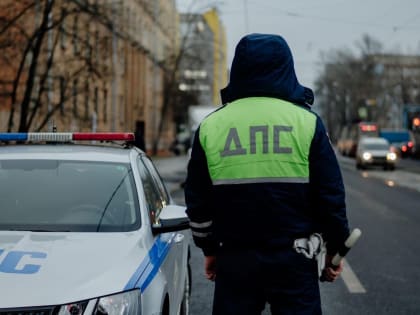 Две легковушки столкнулись на перекрестке у Проспекта Ветеранов в Петербурге