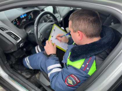 Пьяный водитель вез ребёнка на Renault Duster и влетел в снегоуборочную технику