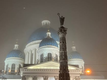 Полюбуйтесь вечерним Петербургом, который прячется под одеяло