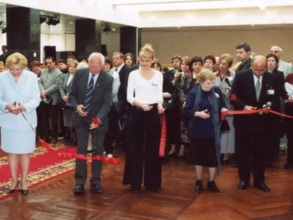 Замечательная актриса, первый зампред Комитета по культуре Государственной Думы РФ, декан факультета культуры СПбГУП (1994–1999) Елена Драпеко отмечает день рождения.