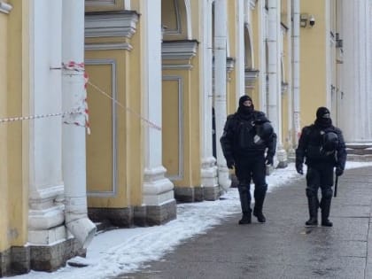 Сотрудники ОМОНа выезжали на станцию метро «Горьковская» в Петербурге