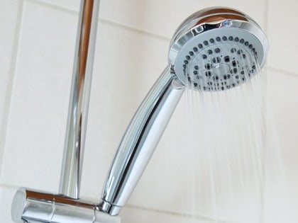 Пенсионерка оказалась в больнице с ожогами после мытья в душе на Бухарестской