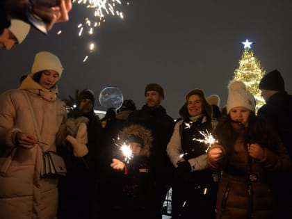 Три! Два! Один! Шанхай — вери гуд! Как в Петербурге подпевали курантам