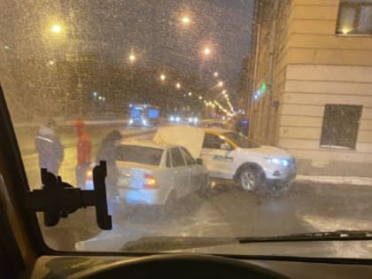«Приора» протаранила каршеринг на Рижском проспекте