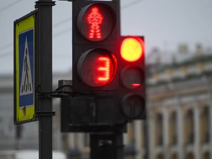 Петербуржец проехал на «красный» и устроил аварию на Таллинском шоссе