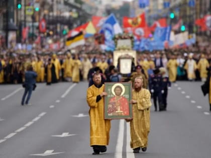 Движение в центре Петербурга перекроют ради Крестного хода