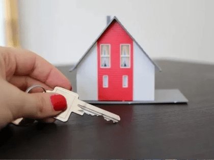 Судебные приставы помогли петербургской семье найти новое жилье