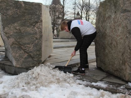 Молодогвардейцы Санкт-Петербурга привели в порядок братское захоронение