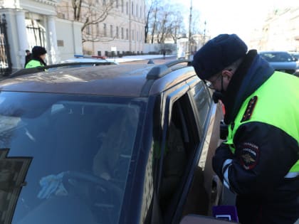 Председатель Закса Петербурга Александр Бельский предложил переместить курьеров на электровелосипедах на дороги