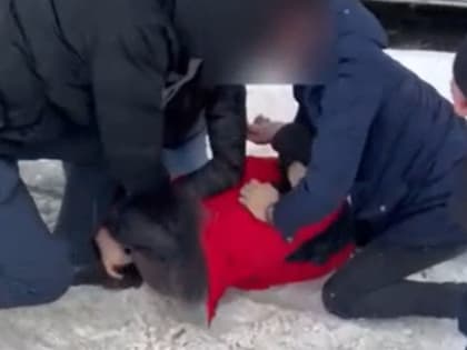 Взятка для чиновника областного комстроя и расправа над женой священника стали темами дня в Петербурге