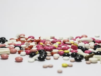 Задержки с поставками вызвали нехватку лекарств в аптеках Петербурга