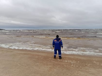 Спасатели Ленобласти провели профилактические рейды на Ладожском озере