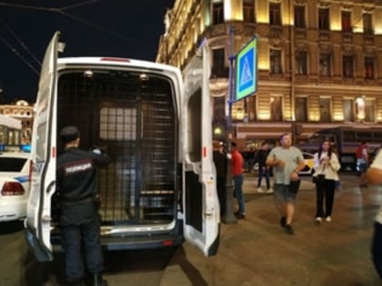 Более 120 тусовщиков и 11 болельщиков «Зенита» оказались в полиции за минувшие выходные