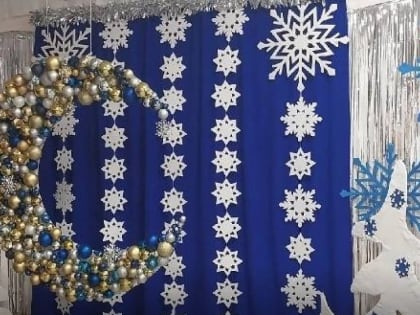 Петербургский класс признан одним из самых украшенных в стране. Посмотрите, как там всё мигает