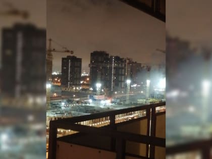 Пламя вспыхнуло на территории стройки дома для Росгвардии на Ленинском проспекте