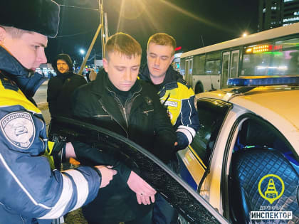 Неадекватный водитель без прав перевозил подозрительный сверток на машине друга в Приморском районе