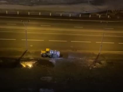 Коммунальщиков подняли на смех за ночную уборку невидимого снега в Петербурге