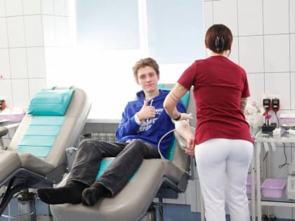 Активисты «Молодой Гвардии Единой России» и волонтеры #МыВместе сдали 10 литров донорской крови для пациентов городских больниц