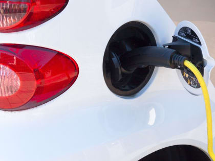 Проезд на электромобиле по федеральным трассам станет бесплатным в Петербурге с 1 марта