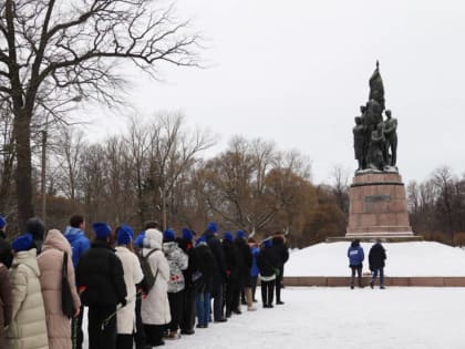 В Петербурге активисты молодежного крыла «Единой России» почтили память молодогвардейцев, казненных фашистами 80 лет назад