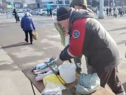 Около тысячи букетов изъяли у нелегальных продавцов в Петербурге