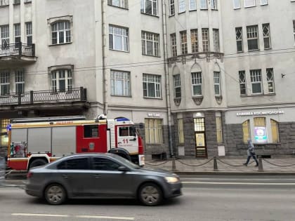 Из-за горящей сауны на Петроградке эвакуировали 15 человек