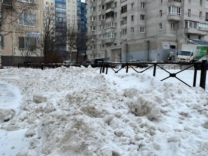 Отец засыпанного снегом в Гатчине мальчика обвинил в случившемся коммунальщиков