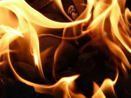 Иномарка сгорела на Рабочей улице в Красносельском районе