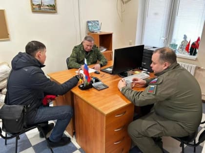 Парламентарии провели в Мариуполе личный прием граждан