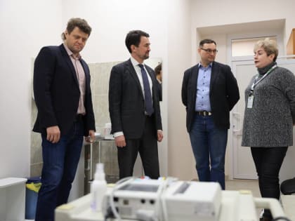 Депутат «Единой России» Алексей Макаров проверил итоги капремонта офиса врачей общей практики при 48-й поликлинике
