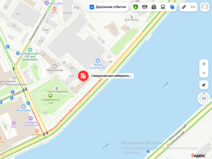 Сильный пожар на Свердловской набережной, огонь охватил 400 кв. м
