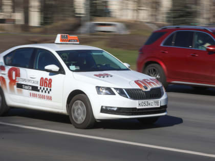 Более чем на четверть увеличилось количество легальных такси в Петербурге