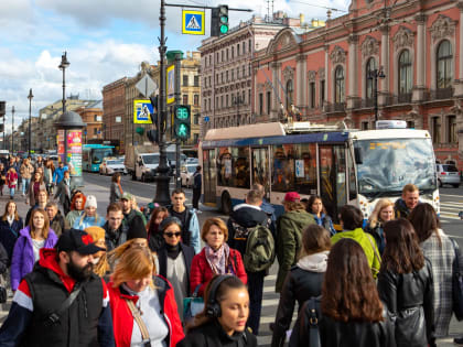 Пропавшую школьницу из Петербурга нашли живой спустя почти пять дней поисков