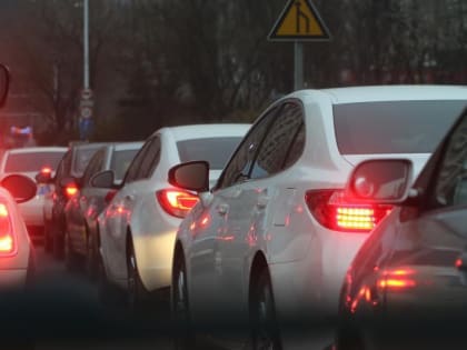 В Петербурге утром дороги «покраснели» от пробок